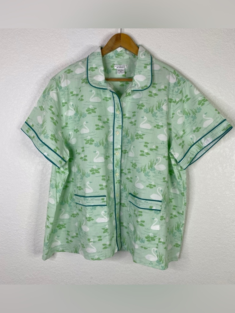 Red Land Cotton with Helmsie Green Swan Pajama Lounge Top